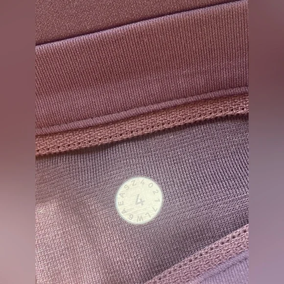 Lululemon Pace Perfect Crop (17") in Boysenberry ~ Size 4 - Picture 12 of 12